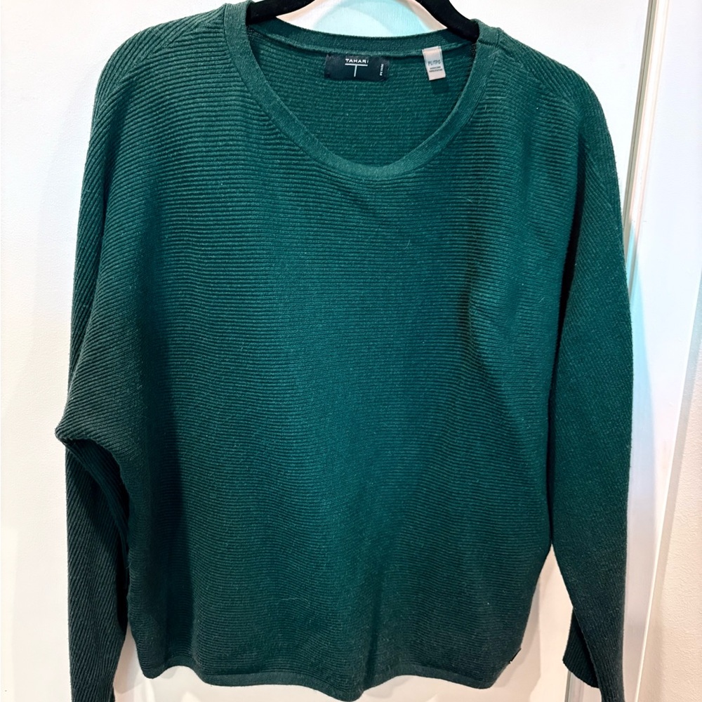 Tahari Women’s PL Green Sweater EUC
